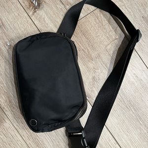 Lululemon Everywhere Belt Bag 1L